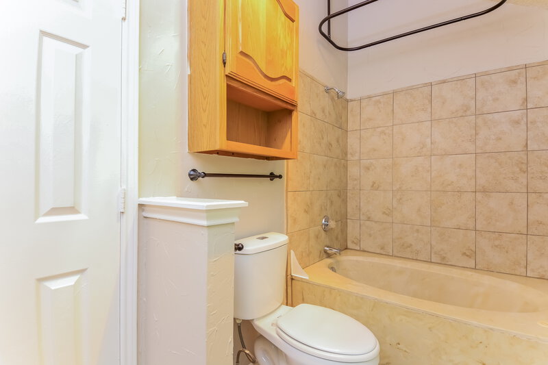 2,240/Mo, 9228 Willard St Rowlett, TX 75088 Bathroom View