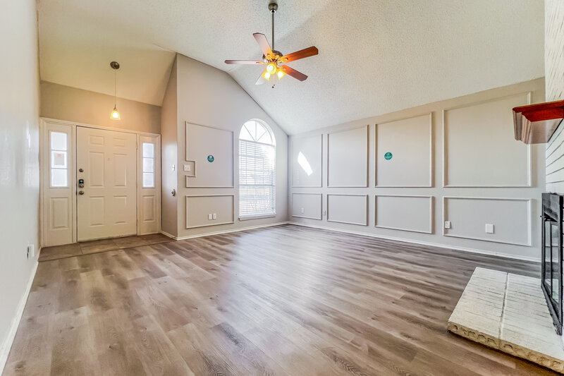 0/Mo, 8625 Douglas Ave Rowlett, TX 75089 Living Room View