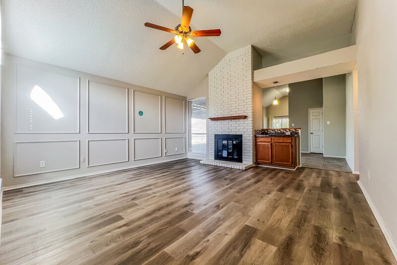 0/Mo, 8625 Douglas Ave Rowlett, TX 75089 Living Room View 2