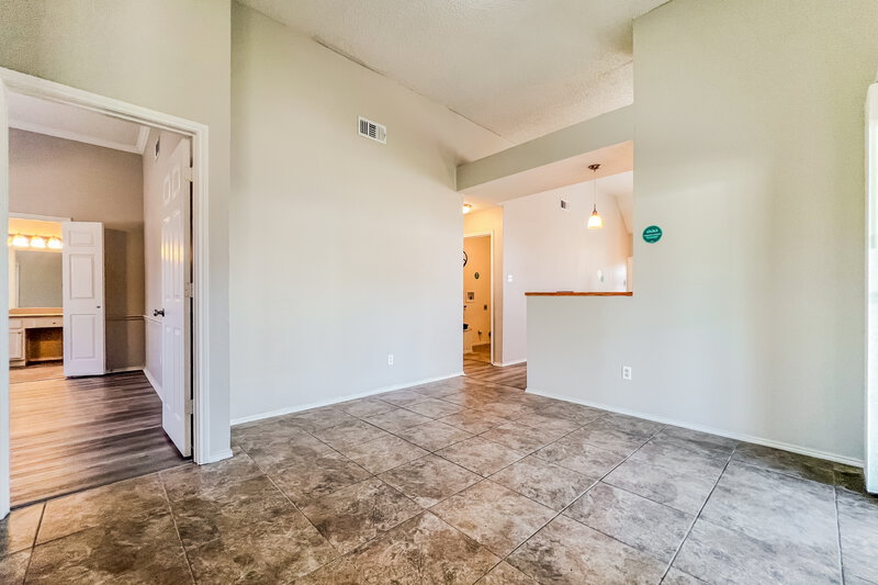 0/Mo, 8625 Douglas Ave Rowlett, TX 75089 Dining Room View 2