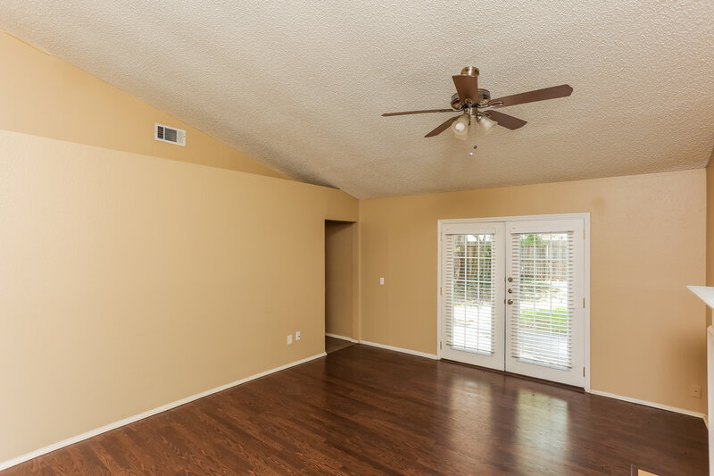 2,135/Mo, 1526 Chapman St Cedar Hill, TX 75104 Living Room View