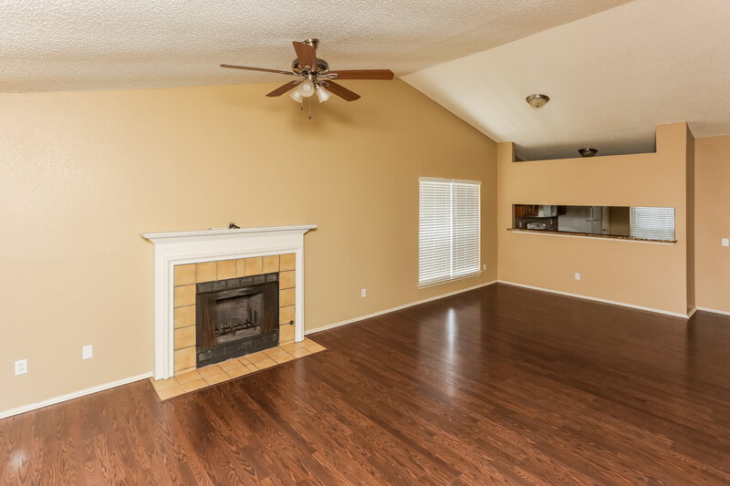 2,135/Mo, 1526 Chapman St Cedar Hill, TX 75104 Living Room View 2
