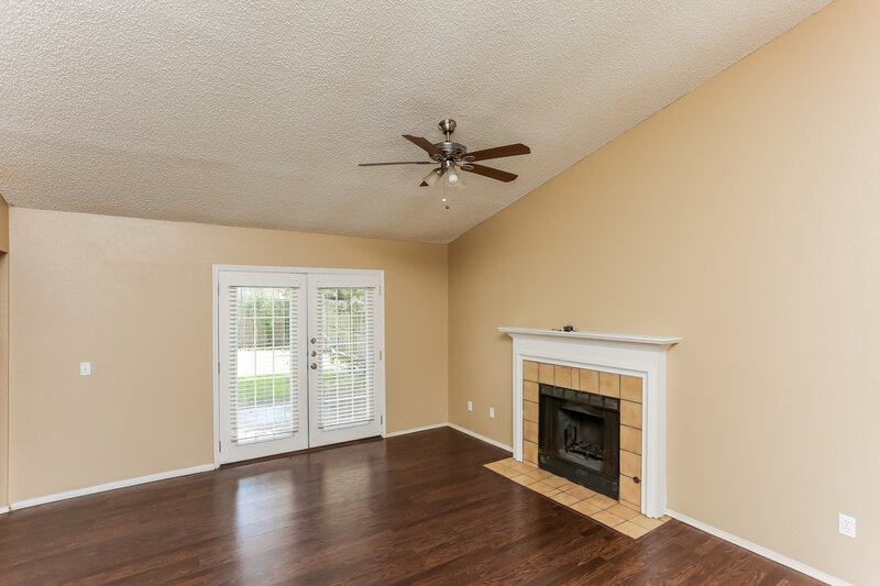 2,135/Mo, 1526 Chapman St Cedar Hill, TX 75104 Living Room View 3
