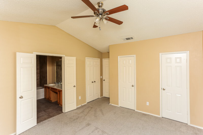 2,135/Mo, 1526 Chapman St Cedar Hill, TX 75104 Main Bedroom View 2