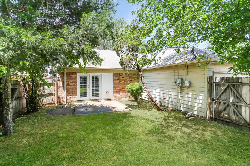 2,135/Mo, 1526 Chapman St Cedar Hill, TX 75104 Rear View
