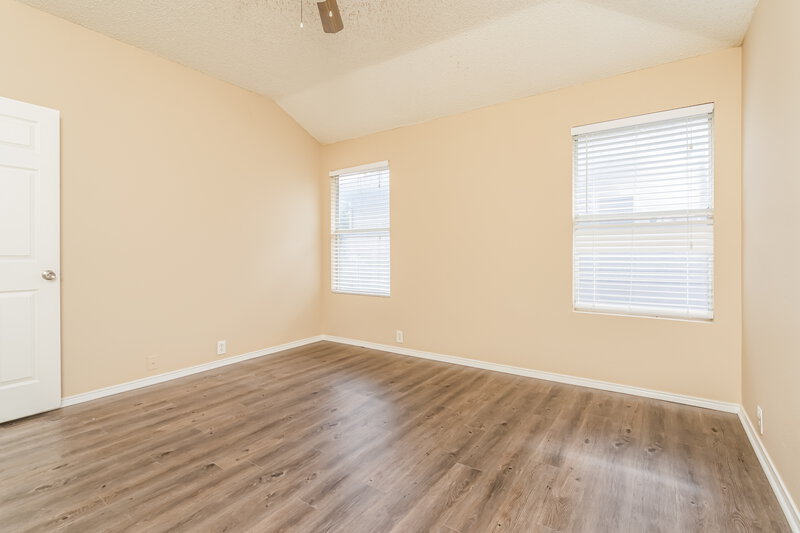 2,085/Mo, 166 Hunter Dr Cedar Hill, TX 75104 Master Bedroom View 2