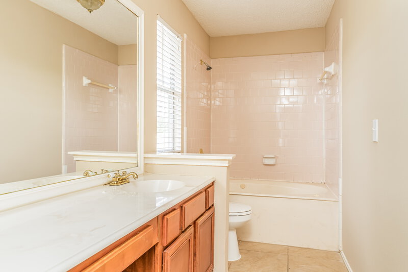 2,085/Mo, 166 Hunter Dr Cedar Hill, TX 75104 Master Bathroom View