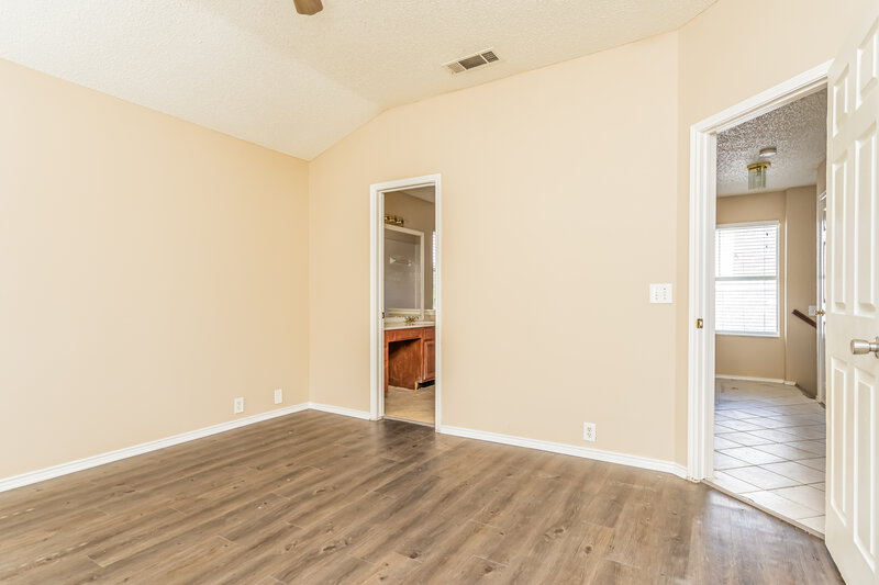 2,085/Mo, 166 Hunter Dr Cedar Hill, TX 75104 Master Bathroom View 2