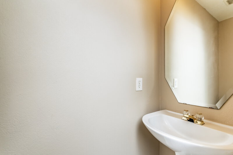 2,085/Mo, 166 Hunter Dr Cedar Hill, TX 75104 Powder Room View