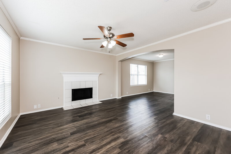 2,235/Mo, 105 Hunter Dr Cedar Hill, TX 75104 Living Room View 2