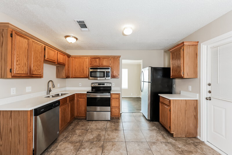 2,235/Mo, 105 Hunter Dr Cedar Hill, TX 75104 Kitchen View 2