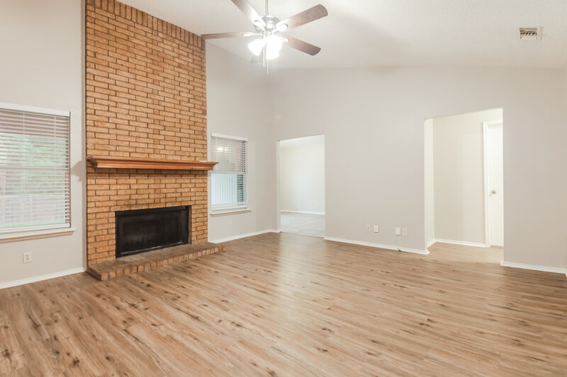 2,385/Mo, 807 Young Dr Cedar Hill, TX 75104 Living Room View 2