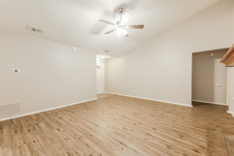 2,385/Mo, 807 Young Dr Cedar Hill, TX 75104 Living Room View 3