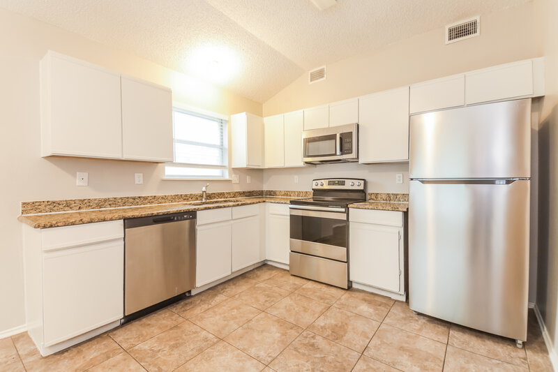 2,385/Mo, 807 Young Dr Cedar Hill, TX 75104 Kitchen View
