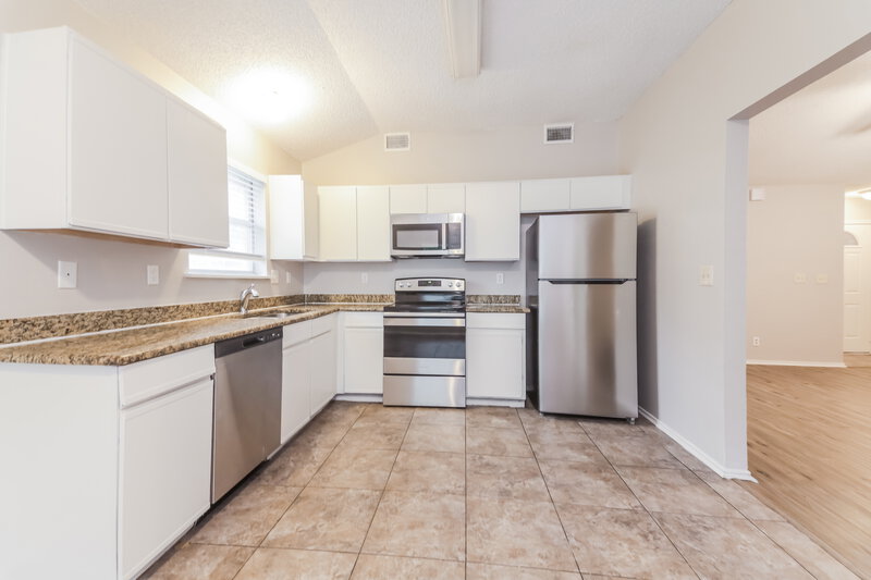 2,385/Mo, 807 Young Dr Cedar Hill, TX 75104 Kitchen View 2