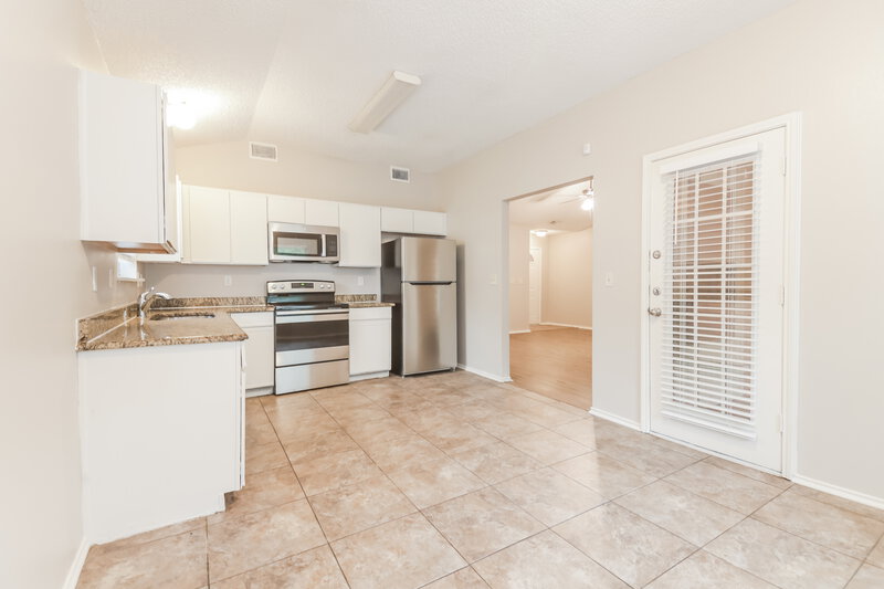 2,385/Mo, 807 Young Dr Cedar Hill, TX 75104 Kitchen View 3