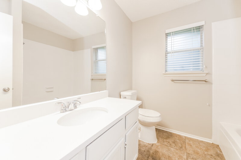 2,385/Mo, 807 Young Dr Cedar Hill, TX 75104 Bathroom View