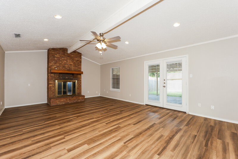 2,405/Mo, 806 Cherlynne Dr Cedar Hill, TX 75104 Living Room View 3