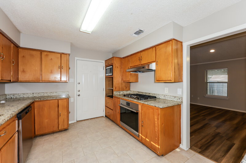 2,405/Mo, 806 Cherlynne Dr Cedar Hill, TX 75104 Kitchen View 2