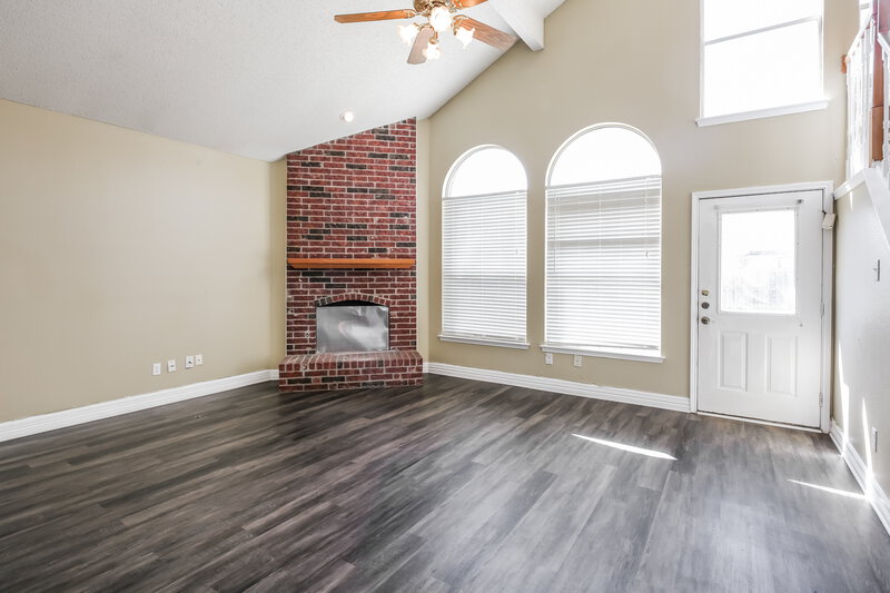 2,660/Mo, 1225 Paul Dr Cedar Hill, TX 75104 Living Room View 5