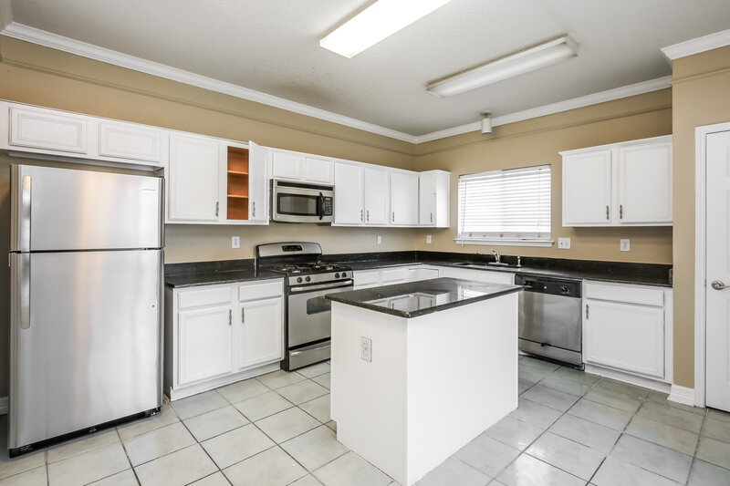 2,660/Mo, 1225 Paul Dr Cedar Hill, TX 75104 Kitchen View 2