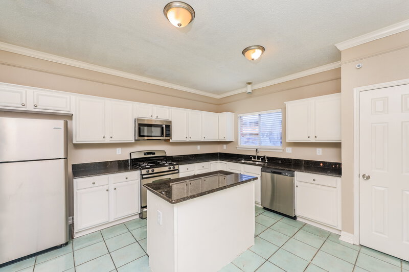 2,595/Mo, 1225 Paul Dr Cedar Hill, TX 75104 Kitchen View 3