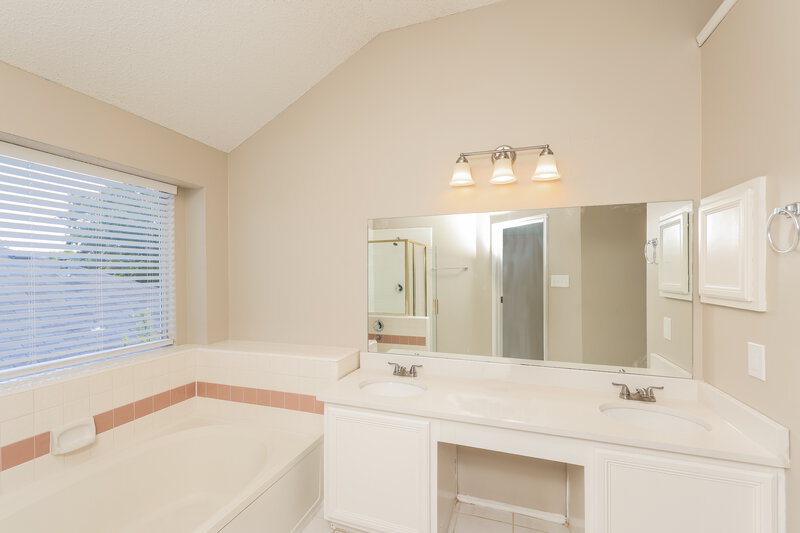 2,595/Mo, 1225 Paul Dr Cedar Hill, TX 75104 Main Bathroom View
