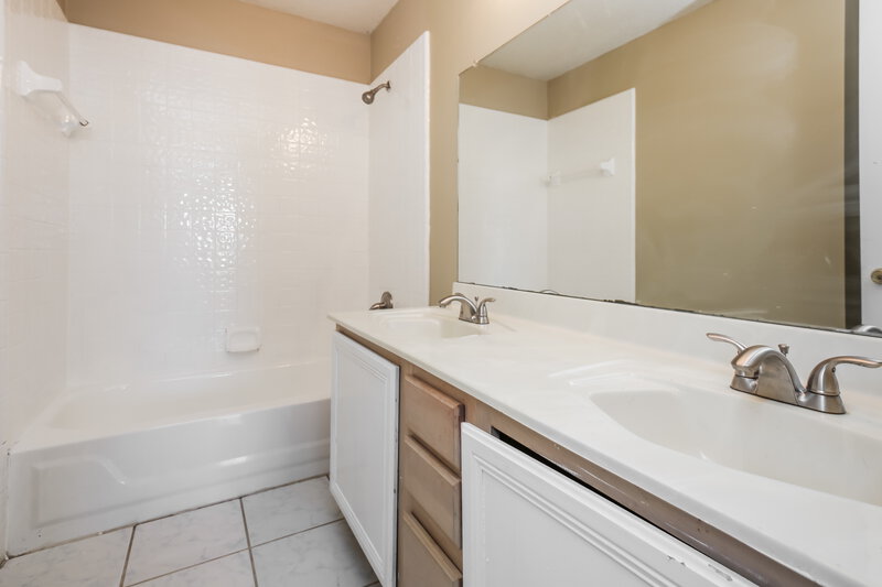 2,660/Mo, 1225 Paul Dr Cedar Hill, TX 75104 Bathroom View
