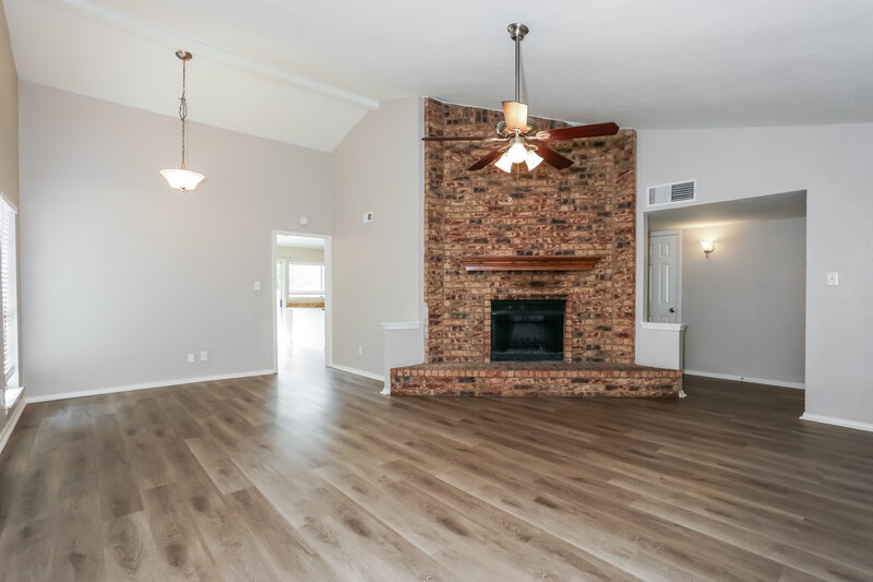 1,955/Mo, 304 Matterhorn St Cedar Hill, TX 75104 Living Room View 2