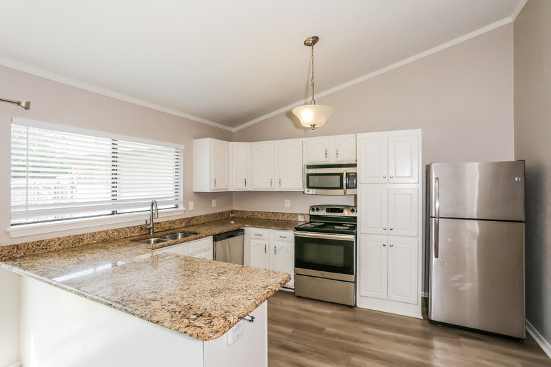 1,955/Mo, 304 Matterhorn St Cedar Hill, TX 75104 Kitchen View