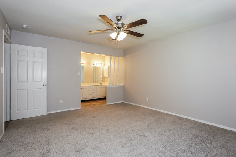 1,955/Mo, 304 Matterhorn St Cedar Hill, TX 75104 Main Bedroom View