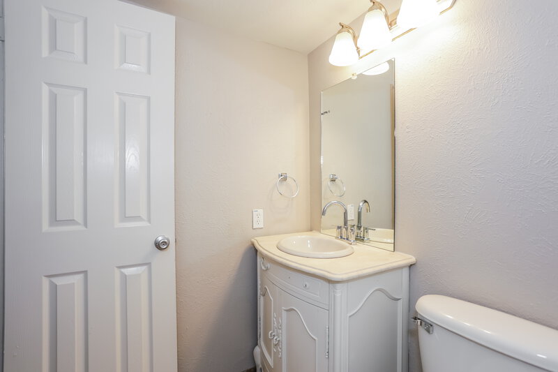 1,955/Mo, 304 Matterhorn St Cedar Hill, TX 75104 Bathroom View