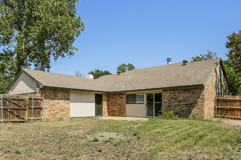 1,955/Mo, 304 Matterhorn St Cedar Hill, TX 75104 Rear View