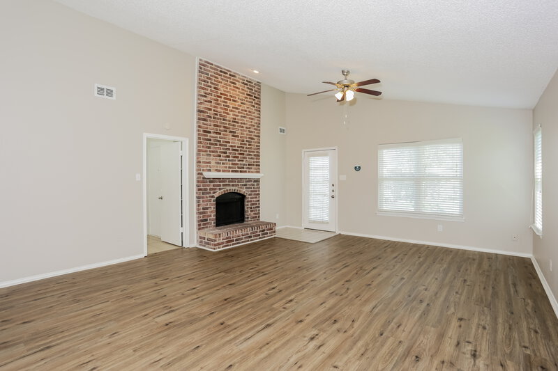 2,470/Mo, 838 Weaver St Cedar Hill, TX 75104 Living Room View