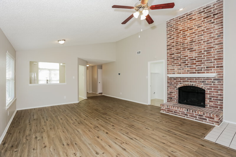 2,470/Mo, 838 Weaver St Cedar Hill, TX 75104 Living Room View 2