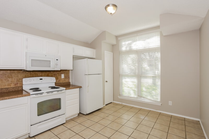 2,470/Mo, 838 Weaver St Cedar Hill, TX 75104 Kitchen View