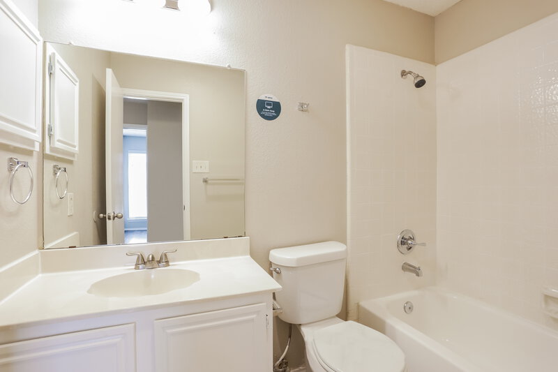 2,470/Mo, 838 Weaver St Cedar Hill, TX 75104 Bathroom View