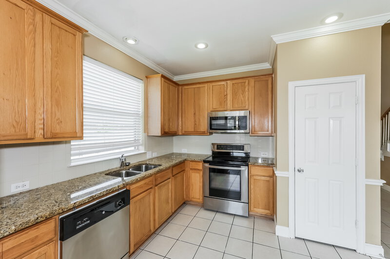 2,350/Mo, 568 Stonewall Dr Cedar Hill, TX 75104 Kitchen View 2