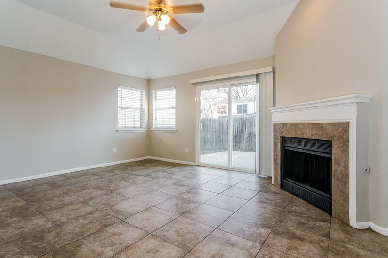 2,344/Mo, 1530 High Pointe Ln Cedar Hill, TX 75104 Living Room View 3