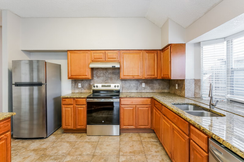 2,344/Mo, 1530 High Pointe Ln Cedar Hill, TX 75104 Kitchen View 2
