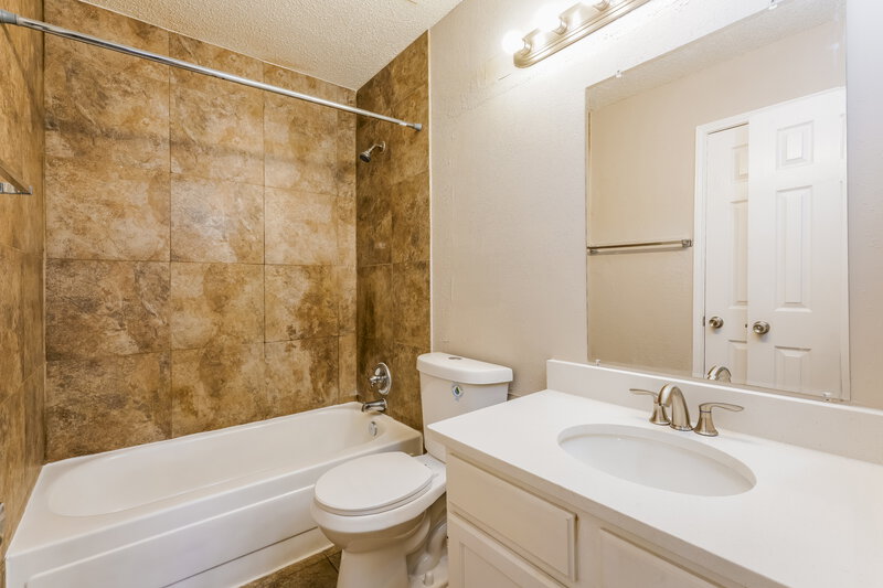 2,344/Mo, 1530 High Pointe Ln Cedar Hill, TX 75104 Bathroom View