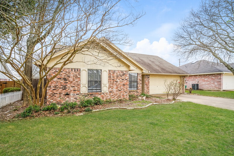 2,085/Mo, 1103 Castleman Dr Cedar Hill, TX 75104 Front View