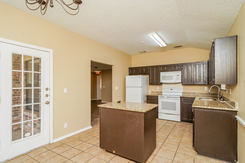 2,085/Mo, 1103 Castleman Dr Cedar Hill, TX 75104 Kitchen View