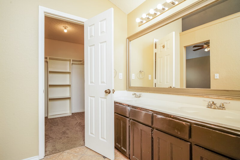 2,085/Mo, 1103 Castleman Dr Cedar Hill, TX 75104 Master Bathroom View