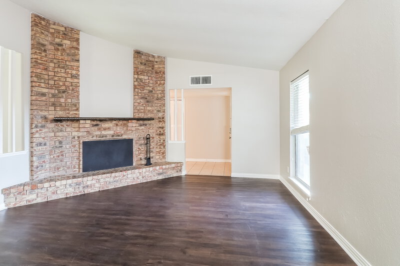 2,190/Mo, 628 Jamille Dr DeSoto, TX 75115 Living Room View