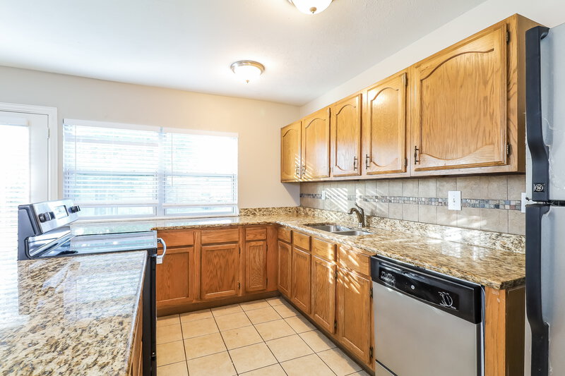 2,190/Mo, 628 Jamille Dr DeSoto, TX 75115 Kitchen View