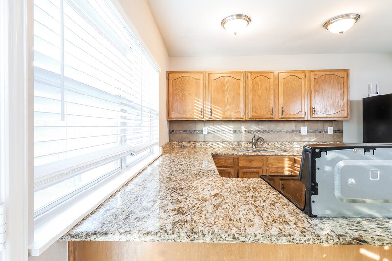 2,190/Mo, 628 Jamille Dr DeSoto, TX 75115 Kitchen View 3