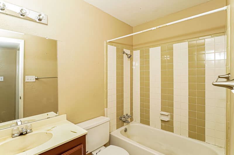 2,190/Mo, 628 Jamille Dr DeSoto, TX 75115 Bathroom View