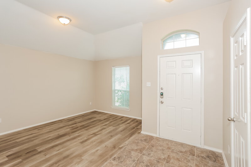 2,355/Mo, 1117 Urban Dr DeSoto, TX 75115 Foyer View