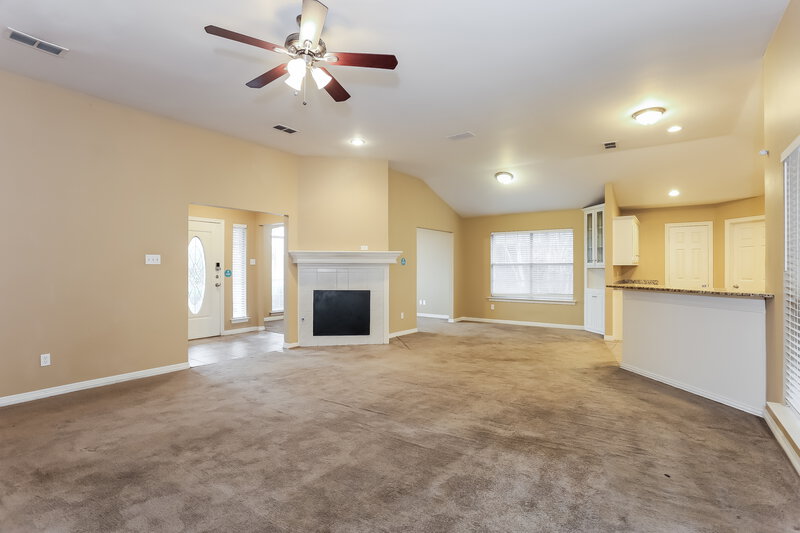 2,375/Mo, 700 Havencrest Dr DeSoto, TX 75115 Living Room View